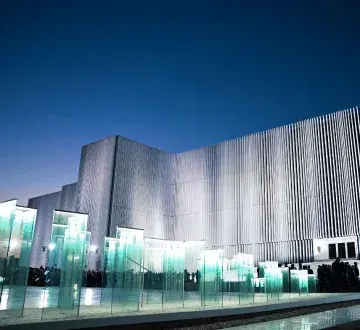 ELVIAL proudly marks its presence in the new emblematic façade of the Ministry of National Defence.